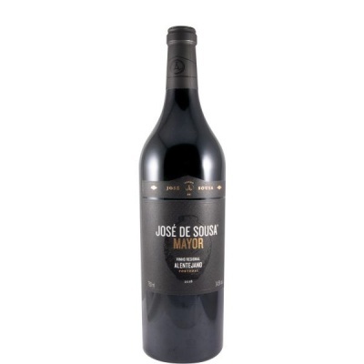 Garrafa de vinho tinto José de Sousa Mayor com rótulo preto e texto branco e dourado