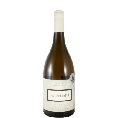 Garrafa de vinho branco Recortinha 2023 com rótulo branco e preto
