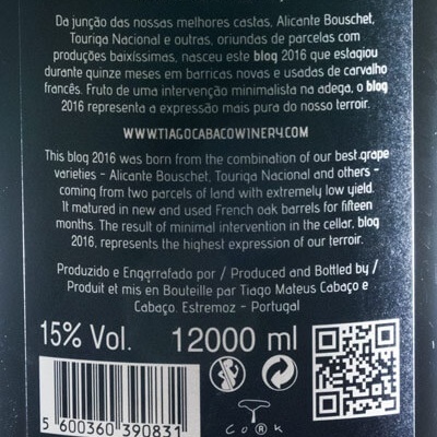 Etiqueta de vinho tinto regional Alentejano com texto descritivo e código de barras.