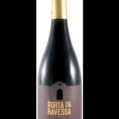 Garrafa de vinho Porta da Ravessa Reserva com rótulo castanho escuro e letras amarelas