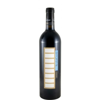 Garrafa de vinho tinto Scala Coeli reserva com etiqueta branca e dourada