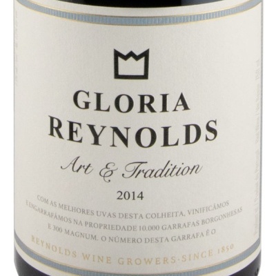 Rótulo branco de garrafa de vinho Gloria Reynolds com texto preto e dourado e coroa preta