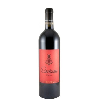 Garrafa de vinho tinto Cartuxa Évora com rótulo vermelho