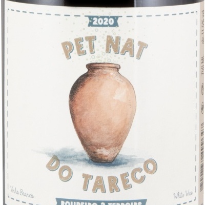 Rótulo de garrafa de vinho branco com vaso castanho e texto PET NAT DO TARECO 2020.