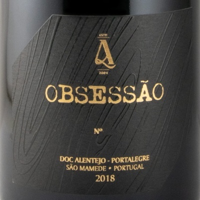 Etiqueta preta texto dourado vinho OBSESSÃO DOC ALENTEJO PORTALEGRE 2018