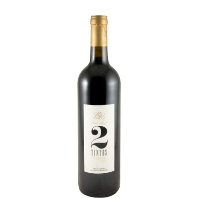 Garrafa de vinho tinto com rótulo branco e tampa dourada