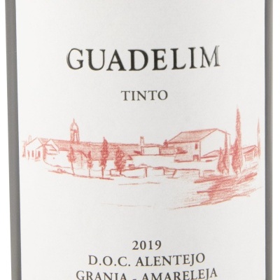 Rótulo de vinho tinto GUADELIM 2019 com desenho de edifício rural e texto