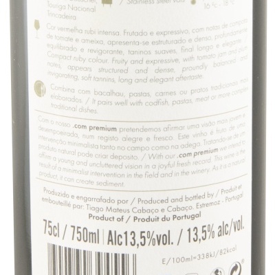 Rótulo de vinho tinto várias informações, texto e códigos em fundo branco