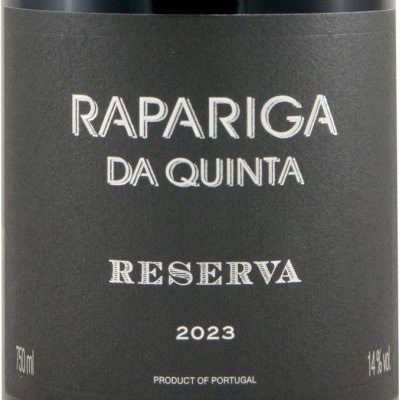Rótulo preto de garrafa de vinho com texto branco RAPARIGA DA QUINTA RESERVA 2023