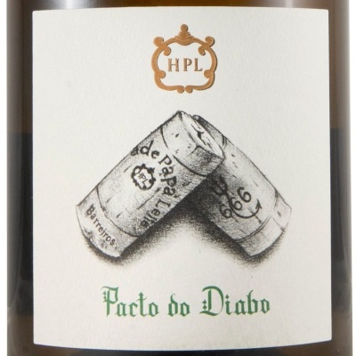 Rótulo de garrafa com design de rolhas e texto Pacto do Diabo