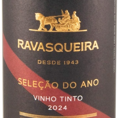 Rótulo de vinho tinto Ravasqueira Seleção do Ano 2024 preto e vermelho