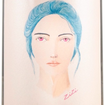 Etiqueta de garrafa com desenho de rosto feminino e assinatura ZiZi