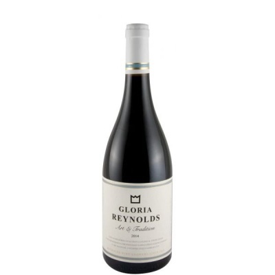 Garrafa de vinho tinto com rótulo branco e texto preto