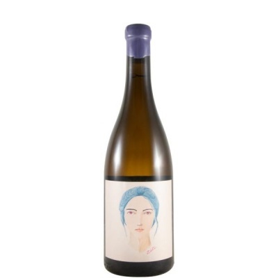 Garrafa de vinho com rótulo ilustrado com rosto feminino de cabelo azul