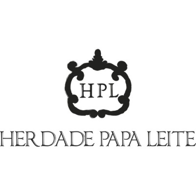 Logótipo preto HPL com texto HERDADE PAPA LEITE