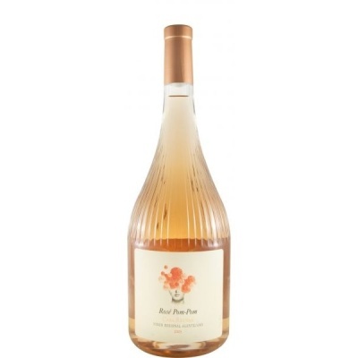 Garrafa de vinho rosé com rótulo decorativo e tampa cor cobre