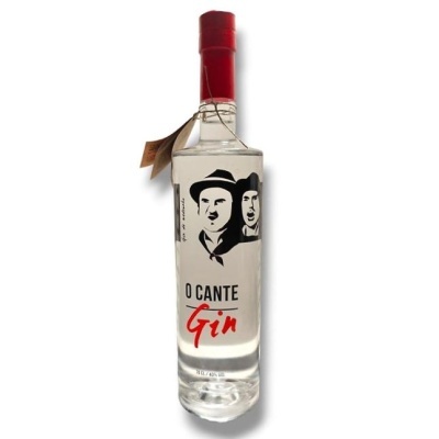 Garrafa de gin O CANTE com rótulo branco e rolha vermelha