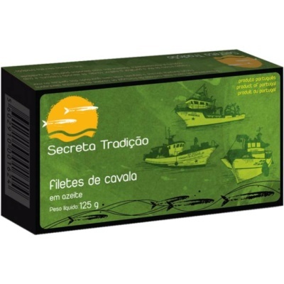 Caixa verde de filetes de cavala em azeite Secreta Tradição com ilustrações de barcos e peixes