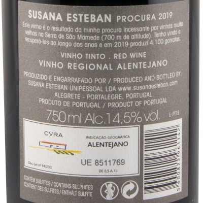 Etiqueta traseira de vinho tinto Susana Esteban Procura 2019 com informação em português e inglês