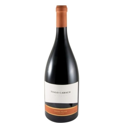 Garrafa de vinho TIAGO CABACO com rótulo branco e faixa laranja