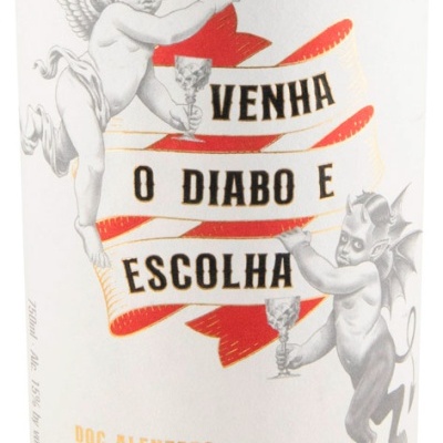 Rótulo de vinho com anjo e diabo segurando copos e texto VENHA O DIABO E ESCOLHA
