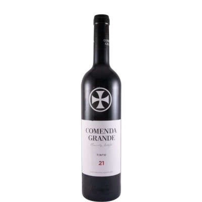 Garrafa de vinho tinto Comenda Grande com rótulo branco e texto