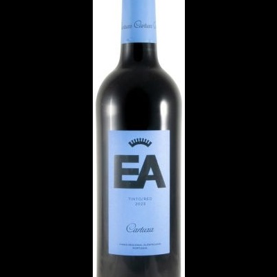 Garrafas de vinho tinto EA 2021 com rótulo azul