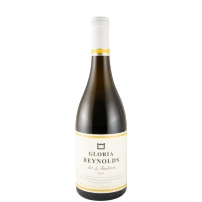 Garrafas de vinho Gloria Reynolds com rótulo branco e amarelo
