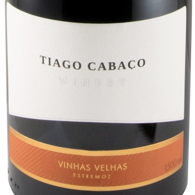Rótulo de garrafa de vinho Tiago Cabaço com texto VINHAS VELHAS Estremoz