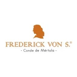 Logótipo com silhueta de cabeça laranja e texto Frederick von S. Conde de Mértola