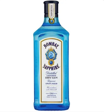 Frasco azul de gin Bombay Sapphire com rótulo branco