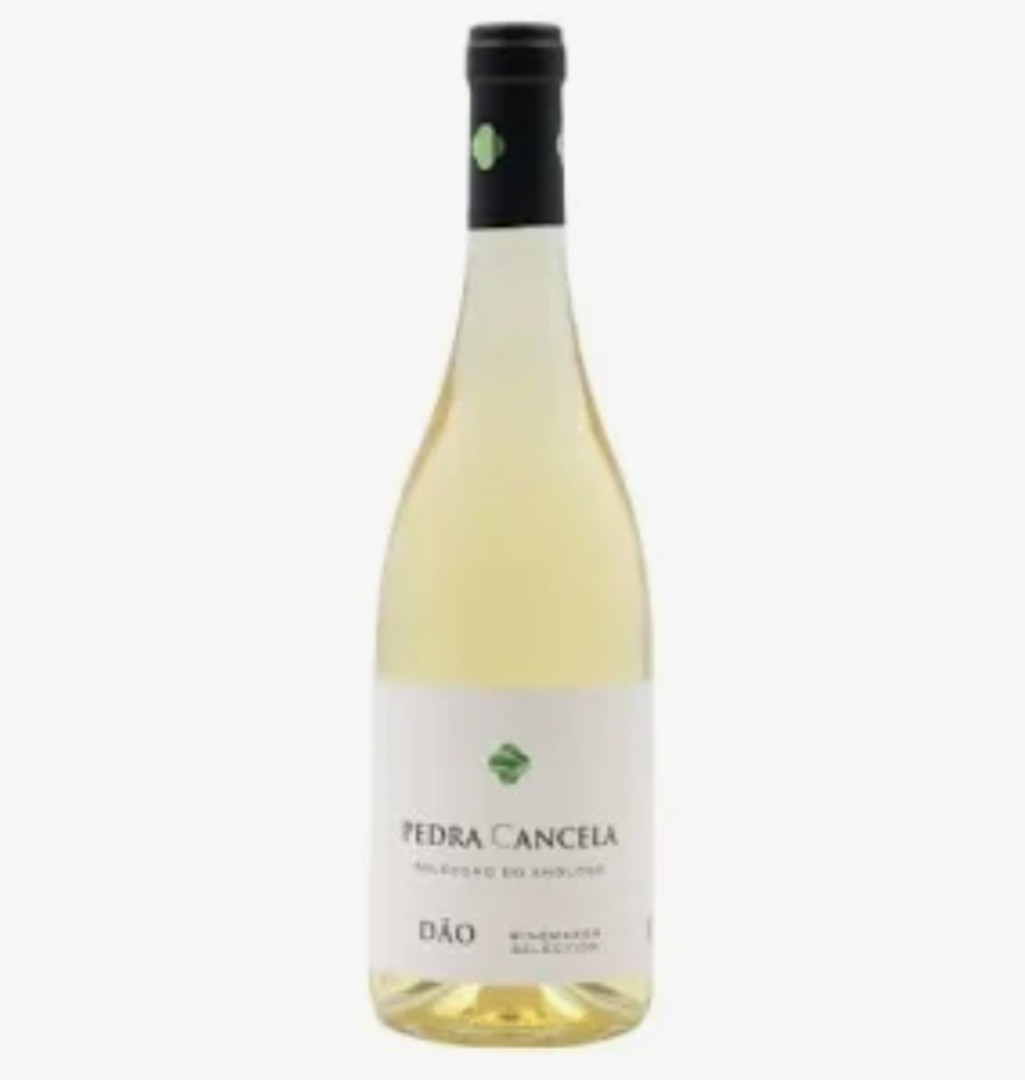 Garrafa de vinho branco Pedra Cancela com rótulo branco e texto a preto e verde