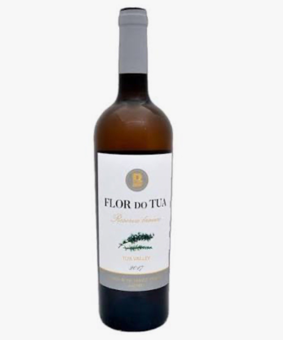 Garrafa de vinho branco Flor do Tua com rótulo branco e ramo verde