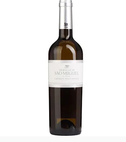 Garrafa de vinho branco Herdade de São Miguel com rótulo branco e tampa prateada