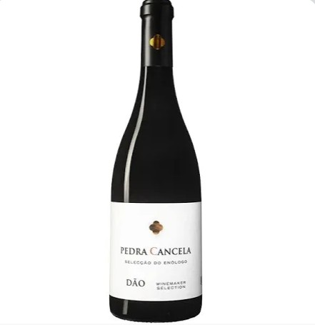 Garrafa de vinho tinto com rótulo branco e texto Preto e dourado