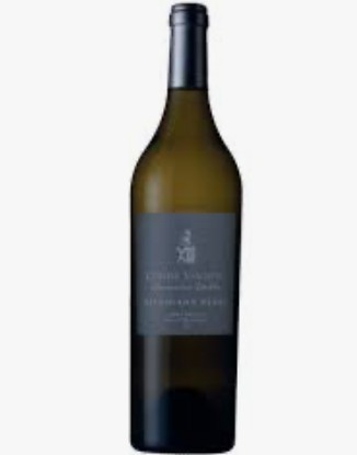 Garrafa de vinho branco com rótulo cinzento escuro e tampa preta