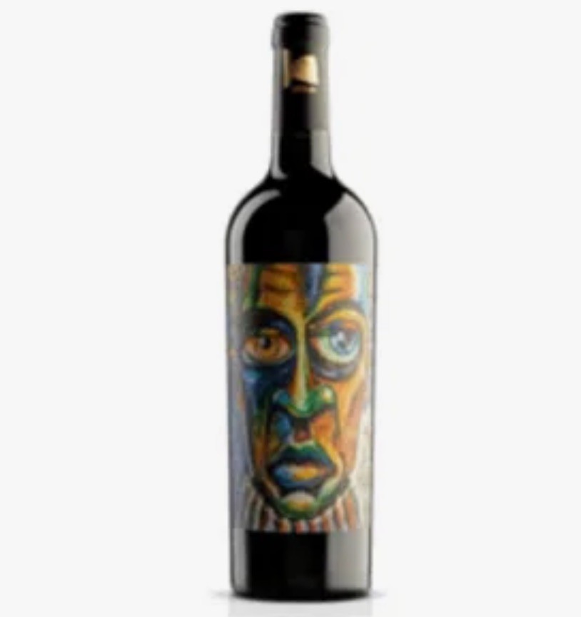 garrafa de vinho com rótulo de rosto colorido abstrato