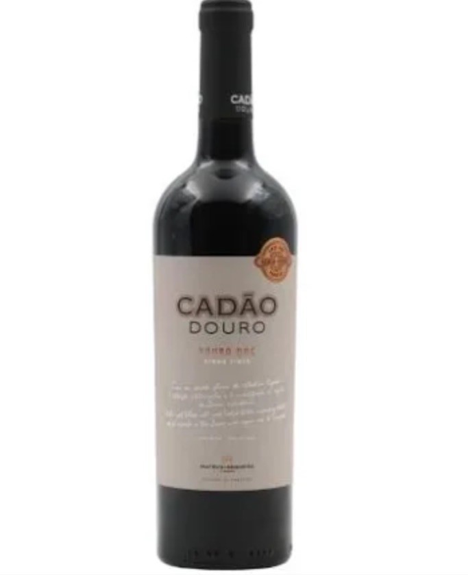 Garrafa de vinho tinto com rótulo branco Cadão Douro