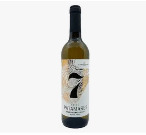 Garrafa de vinho branco Sete Patamares com rótulo branco e dourado