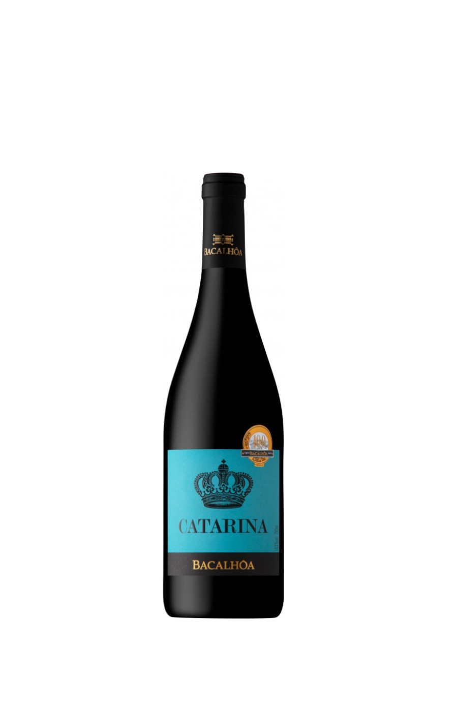 Garrafa de vinho Bacalhôa Catarina com rótulo azul e tampa preta