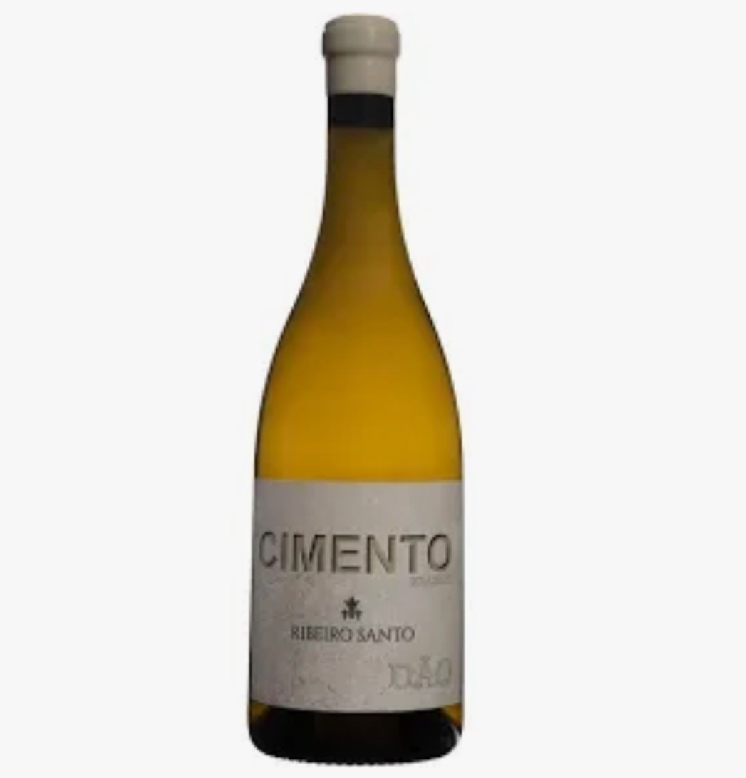 Garrafa de vinho branco CIMENTO com rótulo branco e texto legível