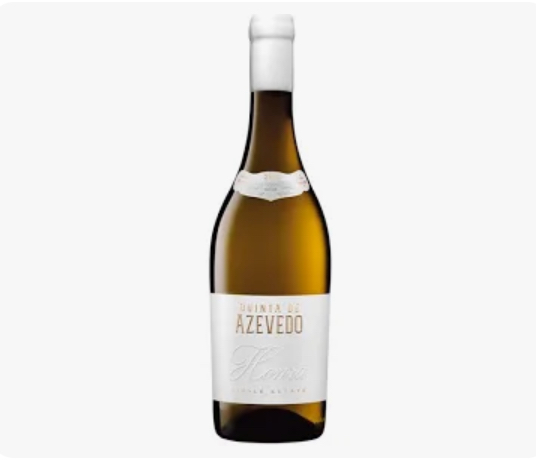 Garrafa de vinho branco Quinta de Azevedo com rótulo branco e texto dourado