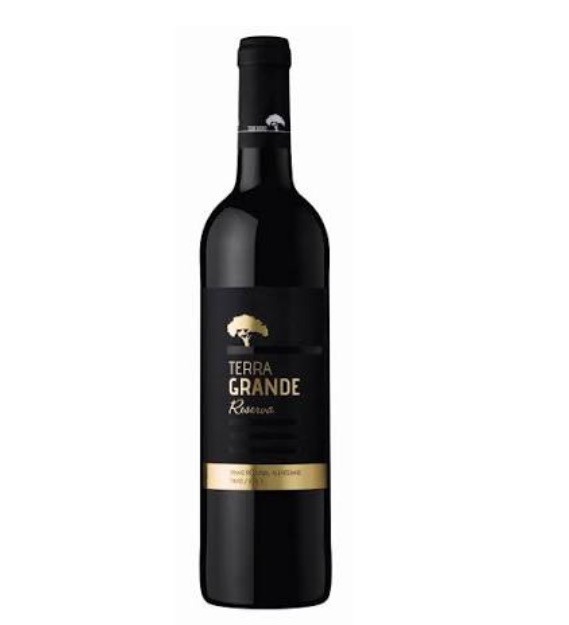 Garrafa de vinho tinto Terra Grande Reserva com rótulo preto e dourado
