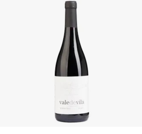 Garrafa de vinho tinto com rótulo branco e cápsula cinza