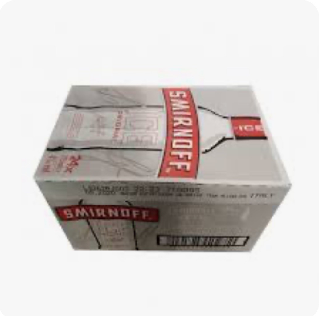 Caixa de bebida Smirnoff Ice em embalagem branca com detalhes vermelhos.