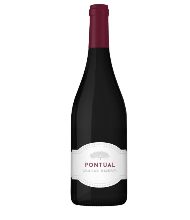 Garrafas de vinho tinto Pontual Grande Reserva com rótulo branco