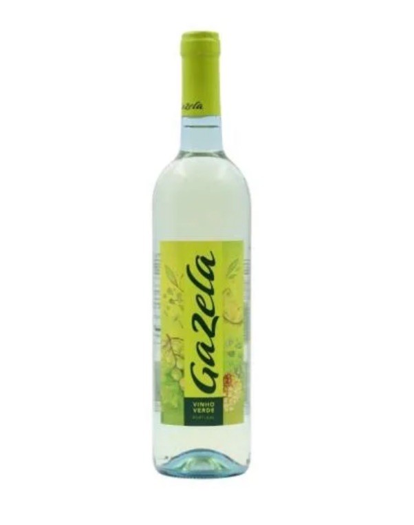 Garrafa de vinho branco Gazela Vinho Verde com rótulo amarelo e verde