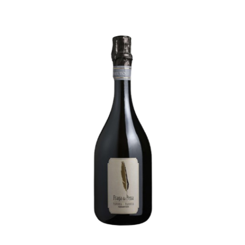 Garrafa preta de vinho espumante com rótulo branco com pena dourada e texto 'Fraglia Pasca TORBOLERA'
