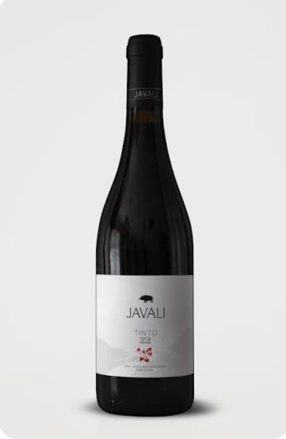 Garrafa de vinho tinto com rótulo branco Javali Tinto 22