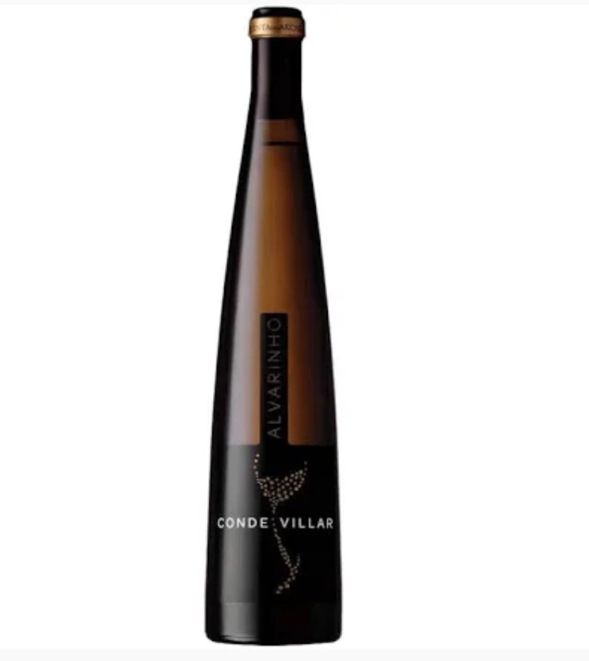 Garrafa de vinho Alvarinho Conde Villar, rótulo preto, vidro castanho